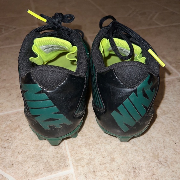 Nike cleats size 6y - Picture 5 of 7